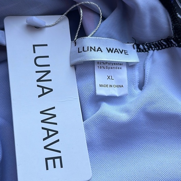 Women's Ruffle V Neck Flounce Sleeve Floral Tummy Control Swim Suit Size XL NWT - Picture 6 of 8